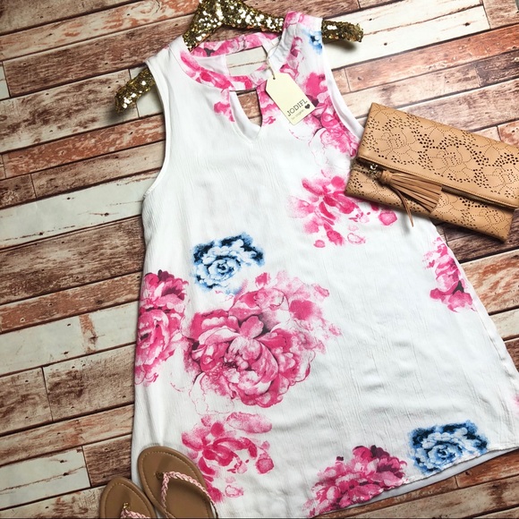 JODIFL Dresses & Skirts - Adorable white summer floral dress